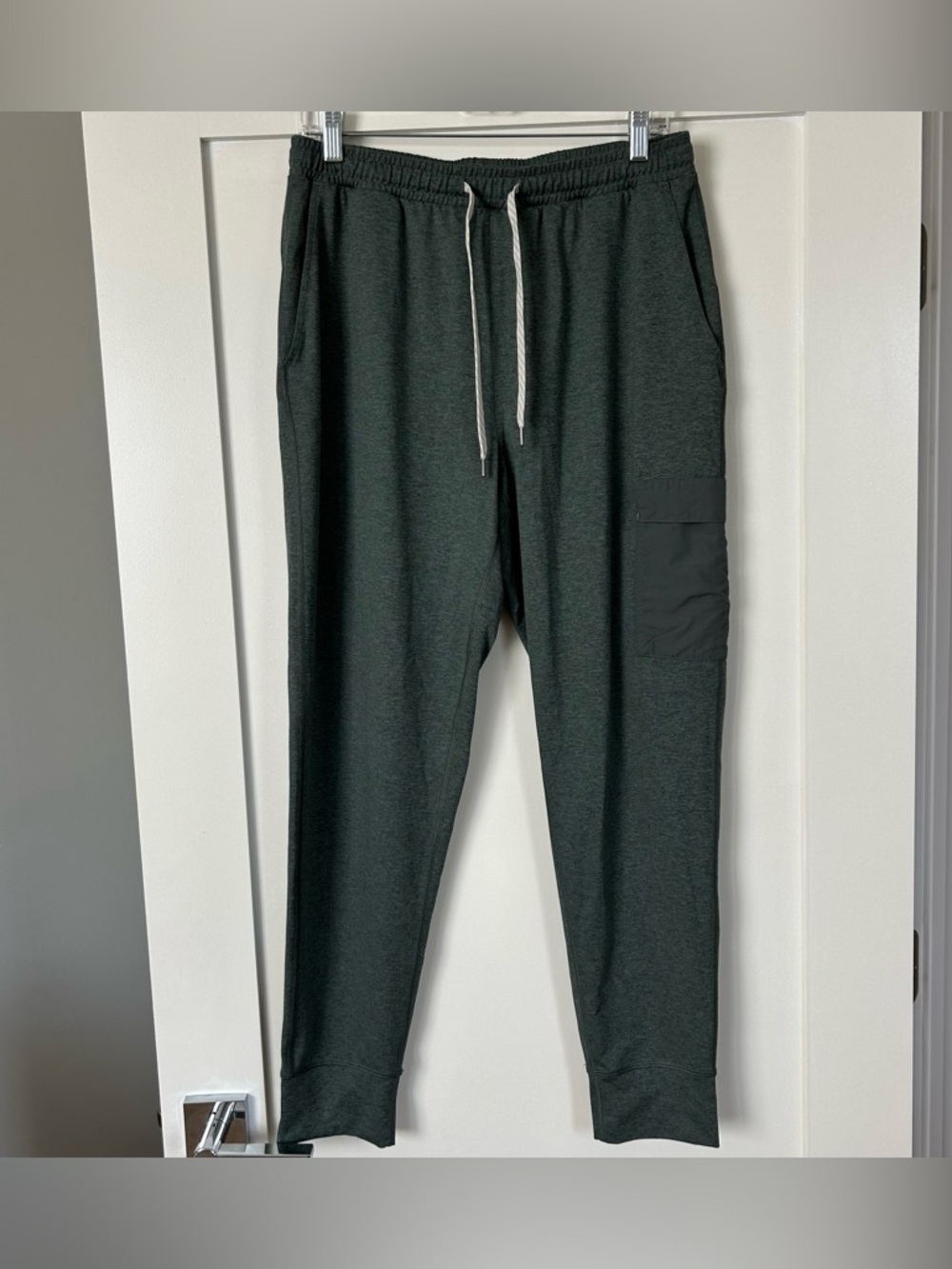Vuori Sunday Utility Cargo Joggers Performance Stretch Heather Green Size Medium